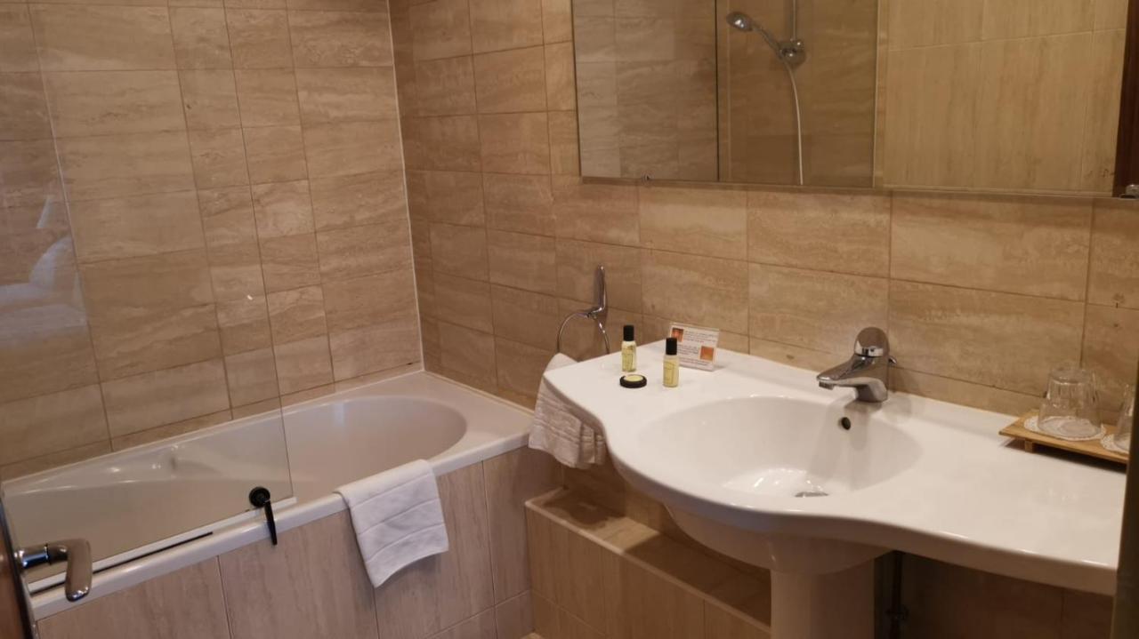 Le Grand Monarque Hotel Melun Kültér fotó