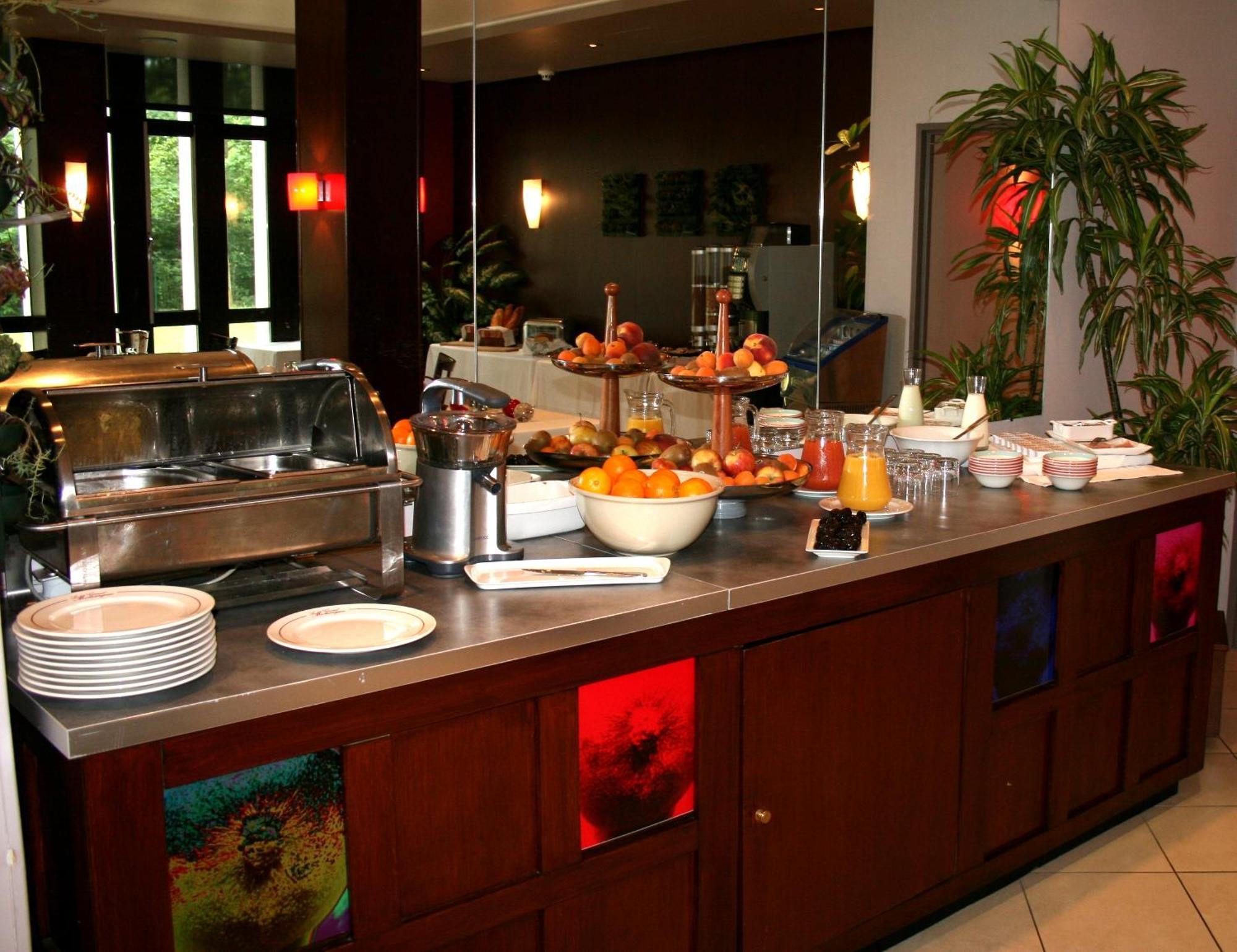 Le Grand Monarque Hotel Melun Kültér fotó
