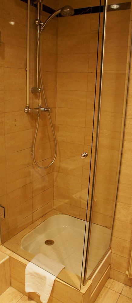Le Grand Monarque Hotel Melun Kültér fotó