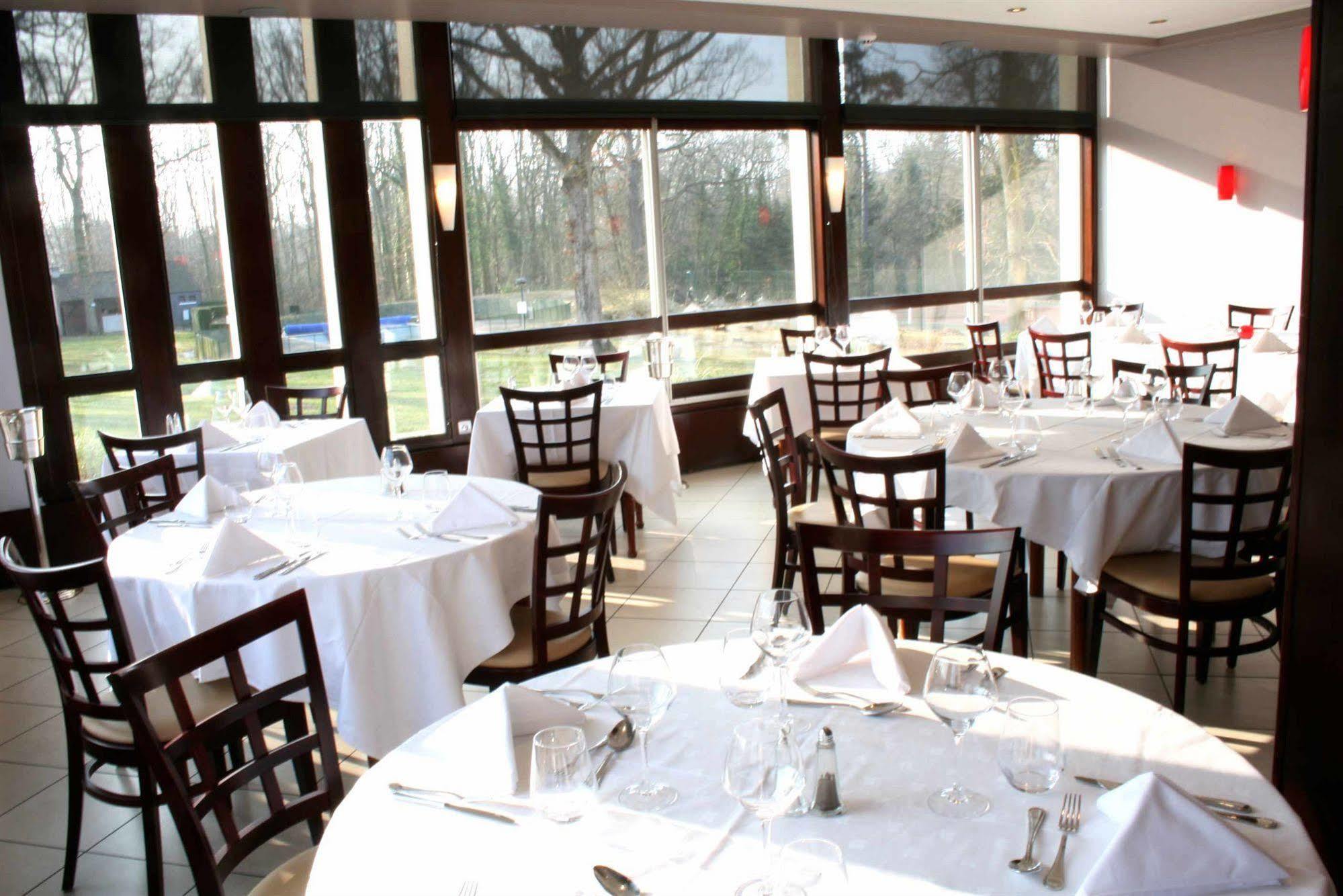 Le Grand Monarque Hotel Melun Kültér fotó