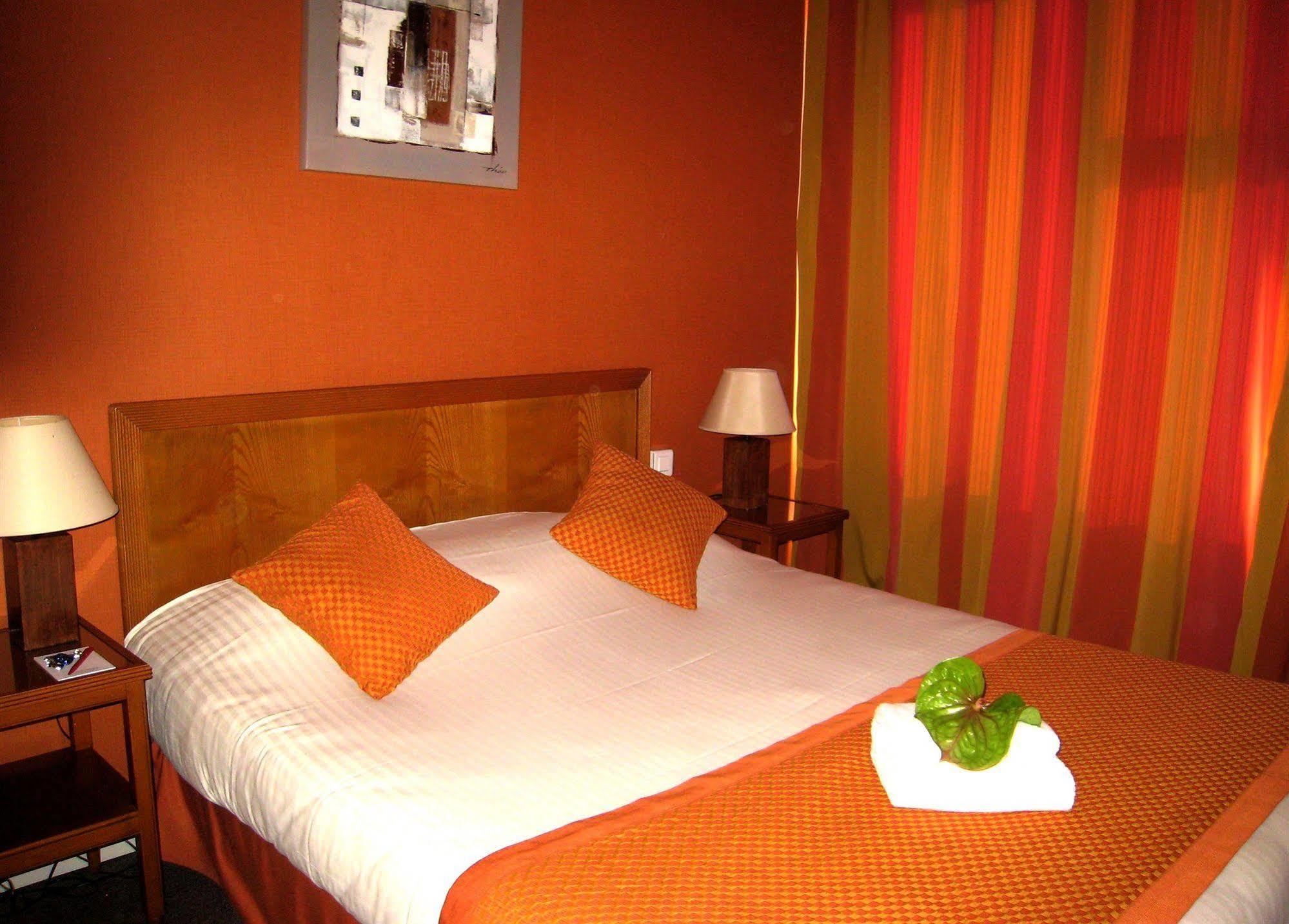 Le Grand Monarque Hotel Melun Kültér fotó