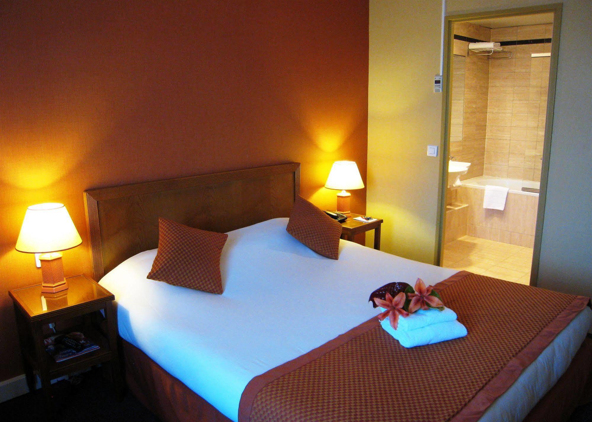 Le Grand Monarque Hotel Melun Kültér fotó