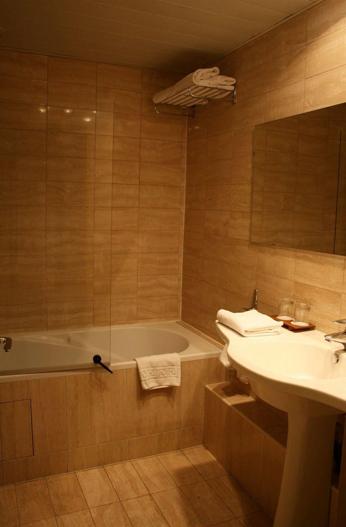 Le Grand Monarque Hotel Melun Kültér fotó