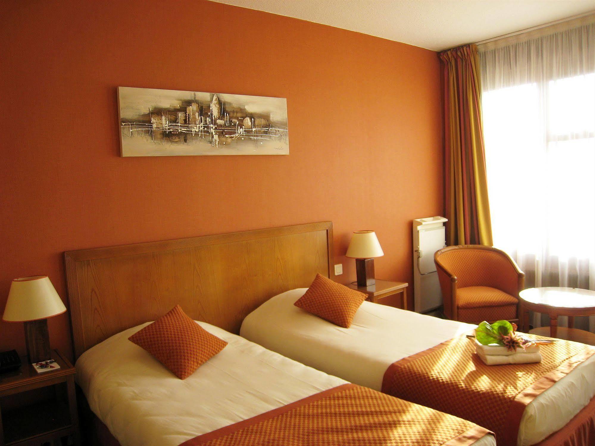 Le Grand Monarque Hotel Melun Kültér fotó