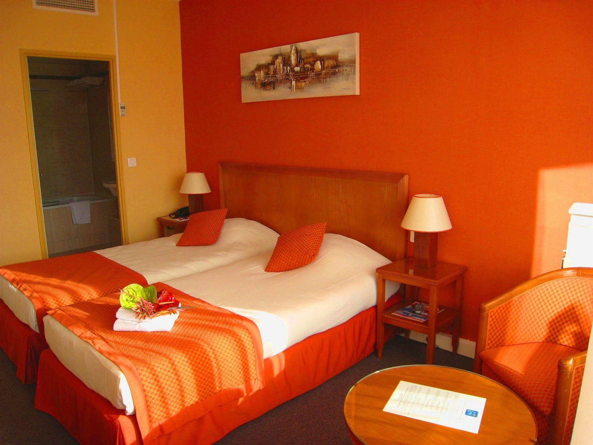 Le Grand Monarque Hotel Melun Kültér fotó
