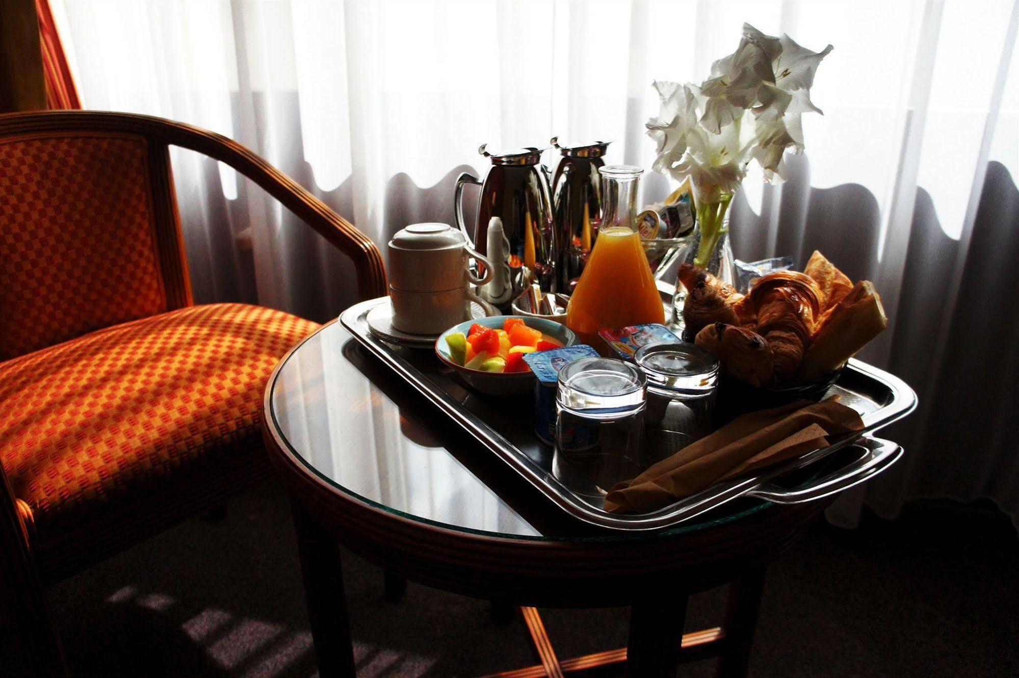 Le Grand Monarque Hotel Melun Kültér fotó